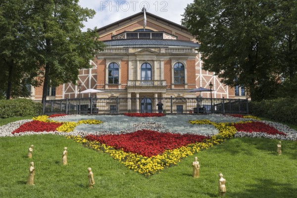 Festspielhaus, The Patron, installation by Ottmar Hörl, Festspielhügel, on the Green Hill,