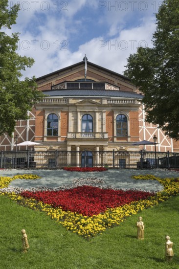 Festspielhaus, The Patron, installation by Ottmar Hörl, Festspielhügel, on the Green Hill,