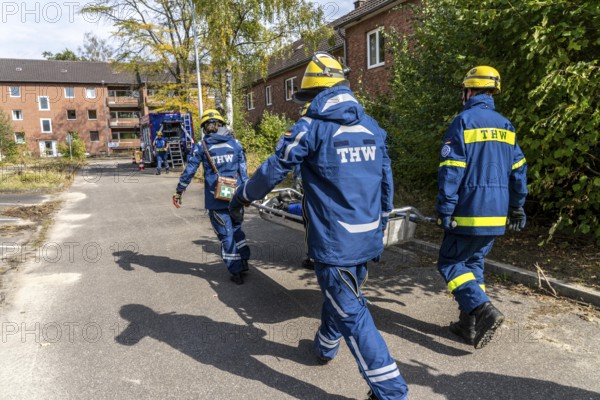 Rescue of people from a car that has crashed into a house, large-scale exercise FÜLEX25, of the