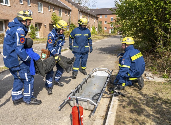 Rescue of people from a car that has crashed into a house, large-scale exercise FÜLEX25, of the