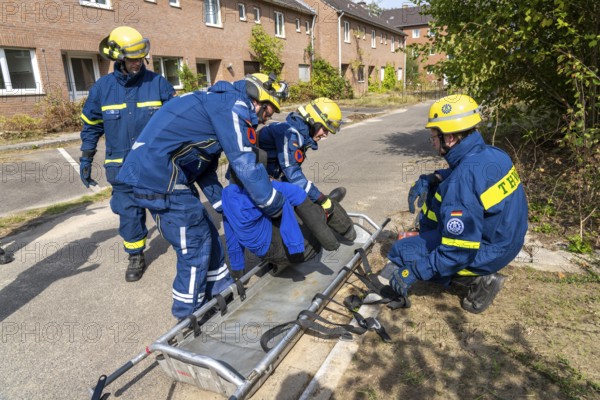 Rescue of people from a car that has crashed into a house, large-scale exercise FÜLEX25, of the