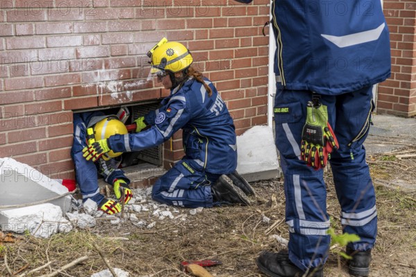 Rescue and recovery of people after a drone attack on a residential building in a civil defence