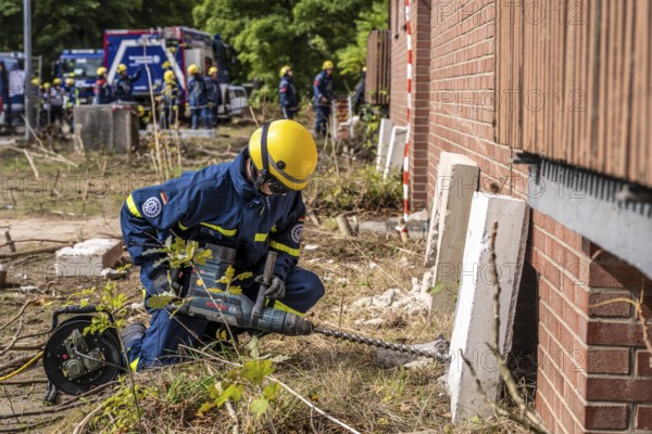 Rescue and recovery of people after a drone attack on residential buildings in a civil defence