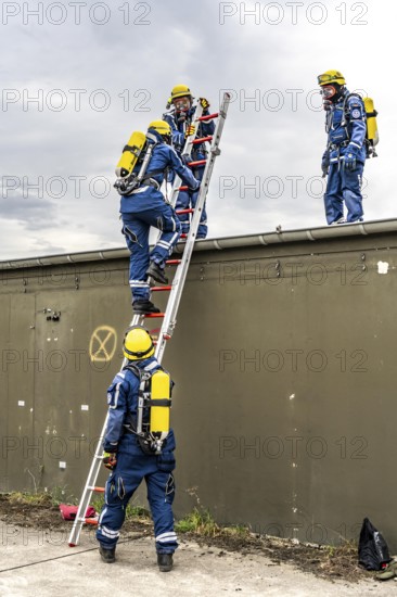 Rescue and recovery of people in an area possibly affected by hazardous substances, operation under