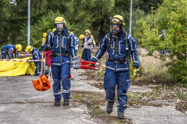 Rescue and recovery of people in an area possibly affected by hazardous substances, operation under
