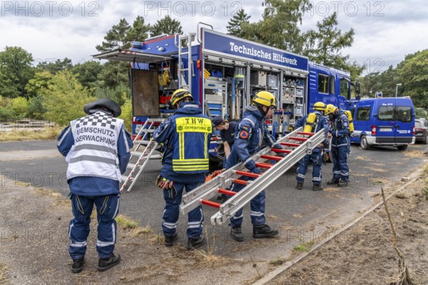 Rescue and recovery of people in an area that may be affected by hazardous substances, use of