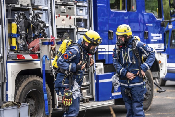 Rescue and recovery of people in an area that may be affected by hazardous substances, equipping in