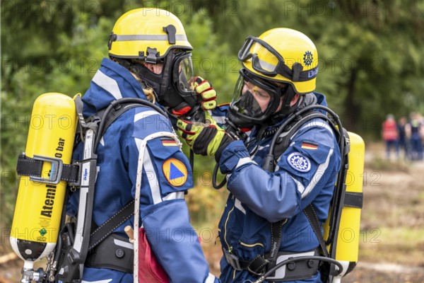 Rescue and recovery of people in an area possibly affected by hazardous substances, operation under