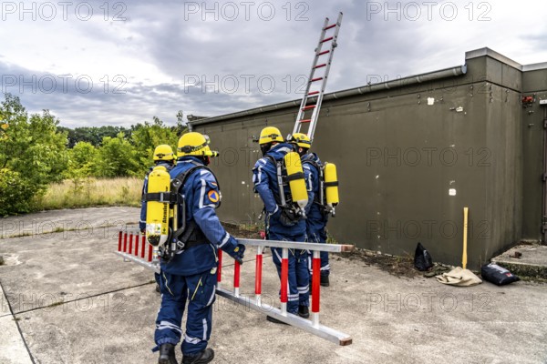 Rescue and recovery of people in an area possibly affected by hazardous substances, operation under