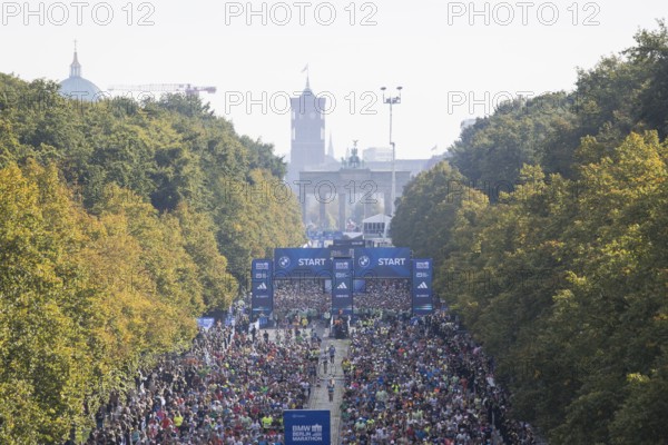 Runners on the Straße des 17. Juni seen from the Victory Column at the 51st BMW Berlin Marathon