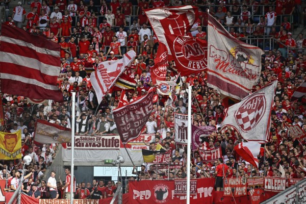 Fan block, fans, fan curve, flags, flags, atmosphere, atmospheric FC Bayern Munich, Bundesliga,