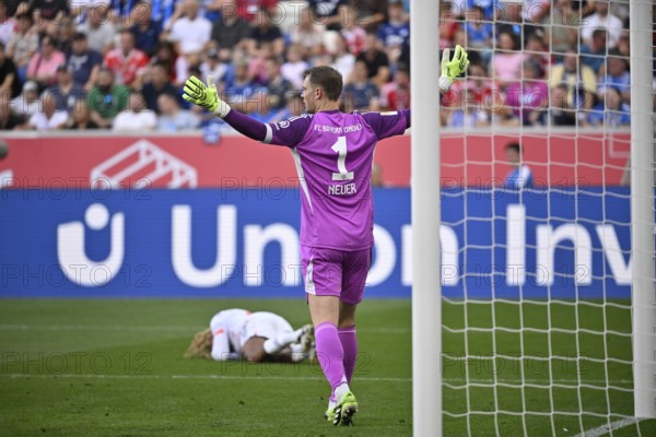 Goalkeeper Manuel Neuer FC Bayern Munich FCB (01) Gesture Gesture Sacha Boey FC Bayern Munich FCB