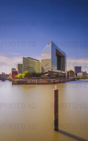 Long-term view of the Spiegel building at Oberehafen and Ericusgraben from the Oberhafen bridge