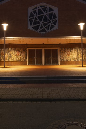 Night shot of the main entrance to the parish church of St Peter and Paul, Neustadt am Rübenberge,