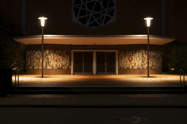 Night shot of the main entrance to the parish church of St Peter and Paul, Neustadt am Rübenberge,