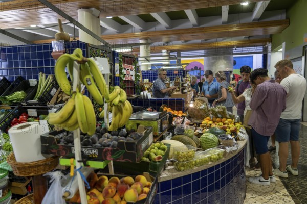 The central market, market hall, Mercado Municipal de Lagos, on three floors, offering all kinds of