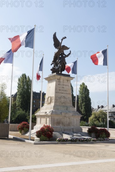 Memorial to the fallen of the 1st World War, Place de Hôtel de Ville, Town Hall Square,