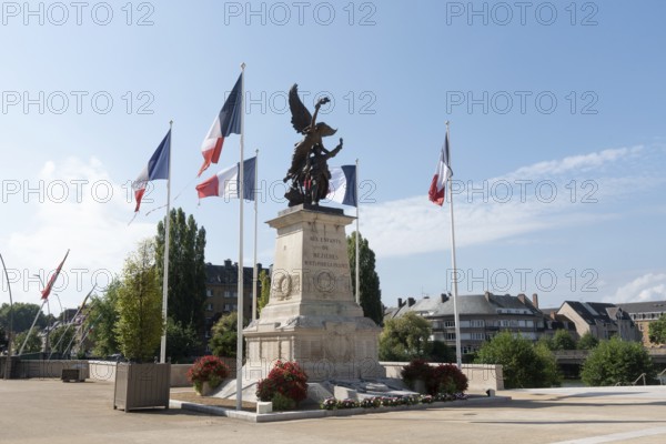 Memorial to the fallen of the 1st World War, Place de Hôtel de Ville, Town Hall Square,