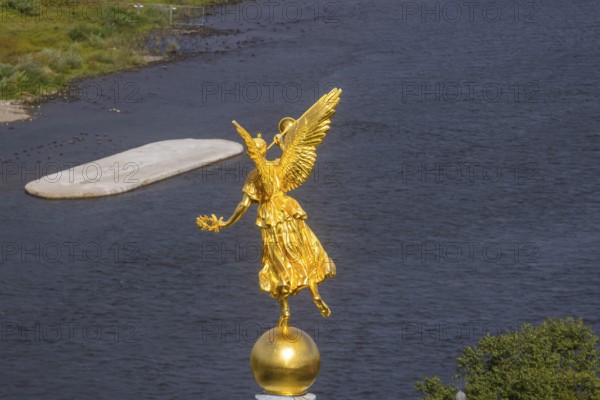 Fama (the goddess of rumours) on the dome of the Academy of Fine Arts, with the pillar foundation