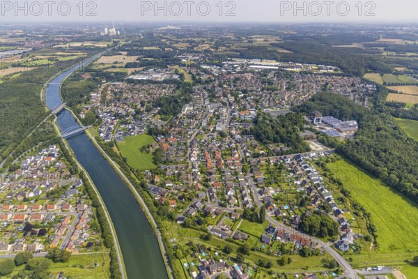 Aerial view, Datteln-Hamm Canal and Rünthe town view, Bergkamen, Ruhr area, North Rhine-Westphalia,