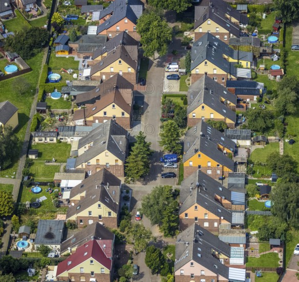 Aerial view, miners' housing estate Glück-Auf-Straße with colourful house facades in Rünthe,