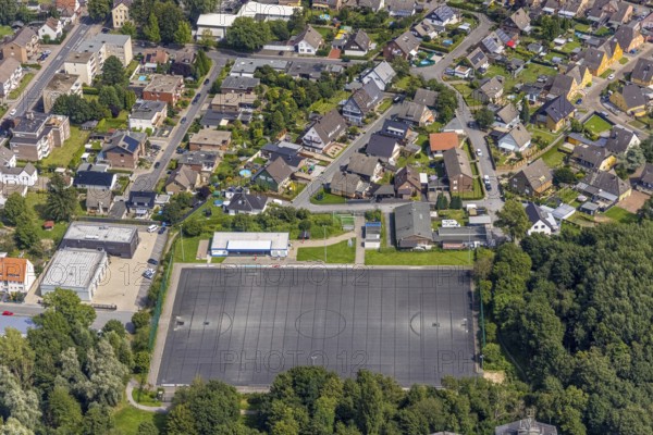 Aerial view, sports field at Schacht III and housing estate Zechenweg in Rünthe, Bergkamen, Ruhr