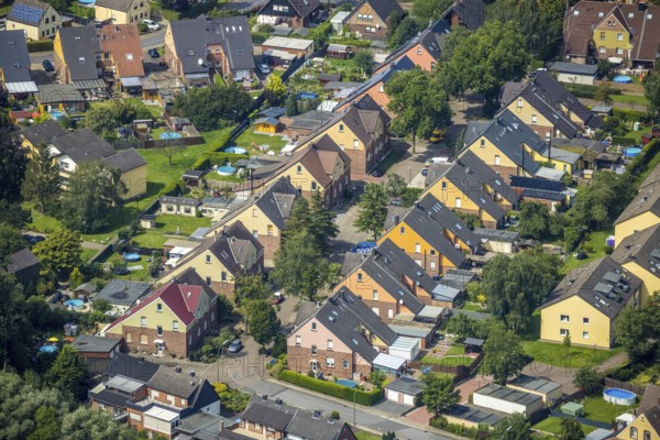 Aerial view, miners' housing estate Glück-Auf-Straße with colourful house facades in Rünthe,