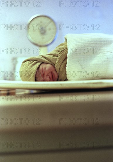 BIH, Sarajevo, 01.08.1995 -- SERIAL OF 10 PHOTOS -- Series about a maternity hospital during the