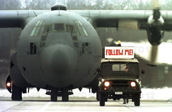 HUN, Karposvar, 01.12.1995 -- An American military aircraft is guided by a Hungarian military jeep