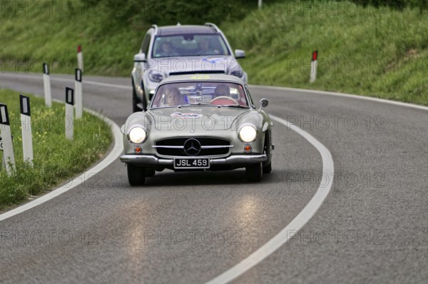 Silver Mercedes classic car on a country road with an SUV in the background, classic car, car race,