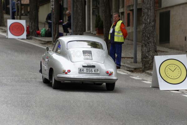 No. 269, Porsche 356 1500, model year 1953, Silver car drives past targets with large signs, a