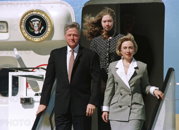 EST ESTONIA Riga American President Bill Clinton leaves Airforce One at Riga airport together with