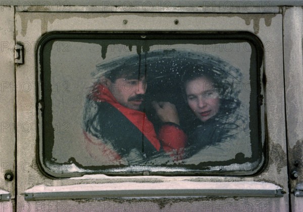 RUS, Grozny, 01.02.1995. -- Chechen refugees flee from Grozny. -- Chechen refugees fleeing the