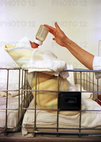 BIH, Sarajevo, 01.08.1995 -- SERIAL OF 10 PHOTOS -- Series about a maternity hospital during the