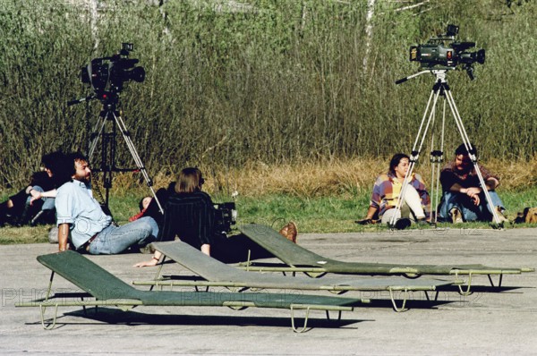 BIH, Bosnia, Tuzla, 01.05.1993 Cameramen wait their assistants together for the arrival of refugees