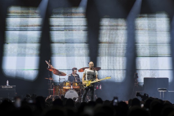 Chris Maas (drummer), Sting (guitarist, real name: Gordon Matthew Thomas Sumner, CBE) live on Sting