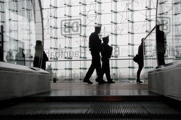 Berlin 2010-11-24 Police officer patrols Berlin Central Station. DEU Berlin 2010-11-24 Police