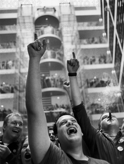 DEU, Germany, Berlin, 27.09.1998, cheers after the SPD's election victory in Berlin's party