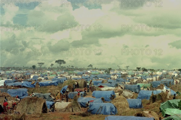 Benaco camp, RWA, 19.05.1994 -- Overview of the Benaco camp, which hosted more than half a million