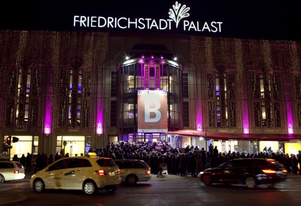 DEU, Germany, Berlin fans are waiting for Helena Bonham Carter and Colin Firth in front of the