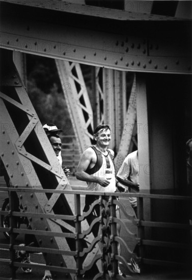 Berlin, GER, ??? -- Joschka Fischer jogging across Glienicke Bridge. -- Â© Karsten Thielker