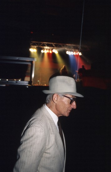 Berlin, DEU, 02.10.1999 -- Eastern Algie party. (stage) -- Â© Karsten Thielker