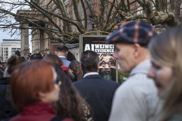 DEU Germany Germany Berlin Visitors wait in front of the Martin-Gropius-Bau for admission to the