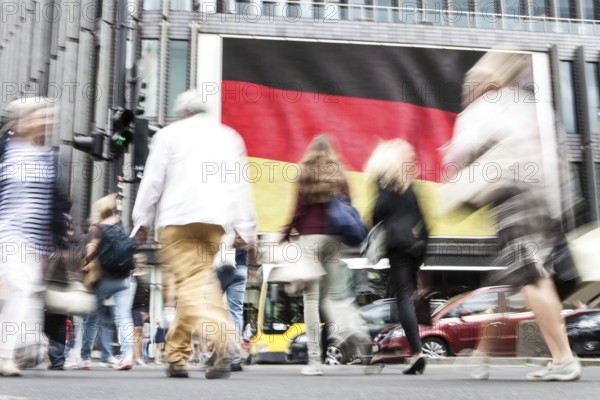 DEU Germany Germany Berlin Passers-by in front of a projection screen on Kurfürstendamm, on which a