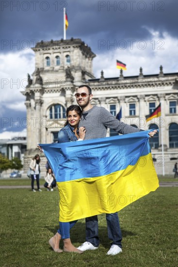 DEU Germany Germany Berlin Urcainian tourists take pictures of themselves with their national flag