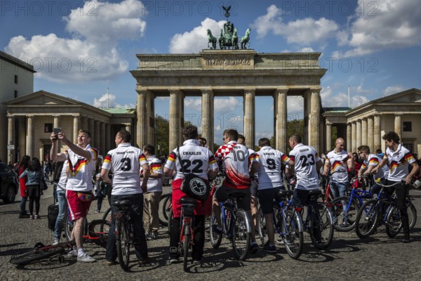 DEU Germany Germany Berlin A British Ruby team with their bikes and jerseys with the colors of the