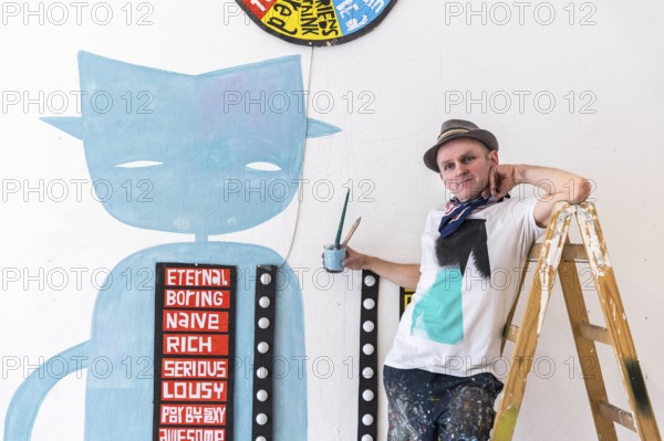 DEU Germany Germany Berlin The artist Jim Avignon setting up an exhibition at the 'Retram' gallery