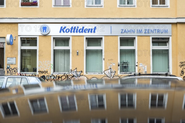 DEU Germany Germany Berlin dental practice 'Kottident', on Manteufelstraße in Kreuzberg, not far