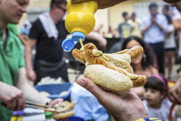 DEU Germany Germany Berlin Summer party at the Northwest daycare center on Prager Platz. Mustard on
