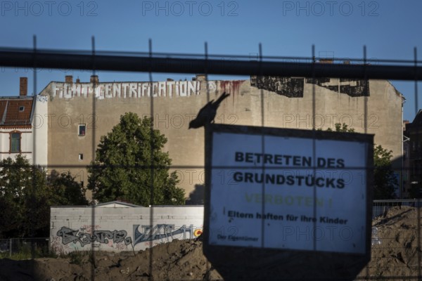 DEU Germany Germany Berlin A graffiti with the inscription 'Fight Gentrification' on a house wall